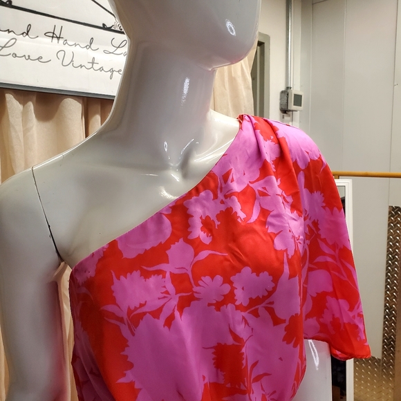 One Shoulder Floral Dress - Picture 4 of 9